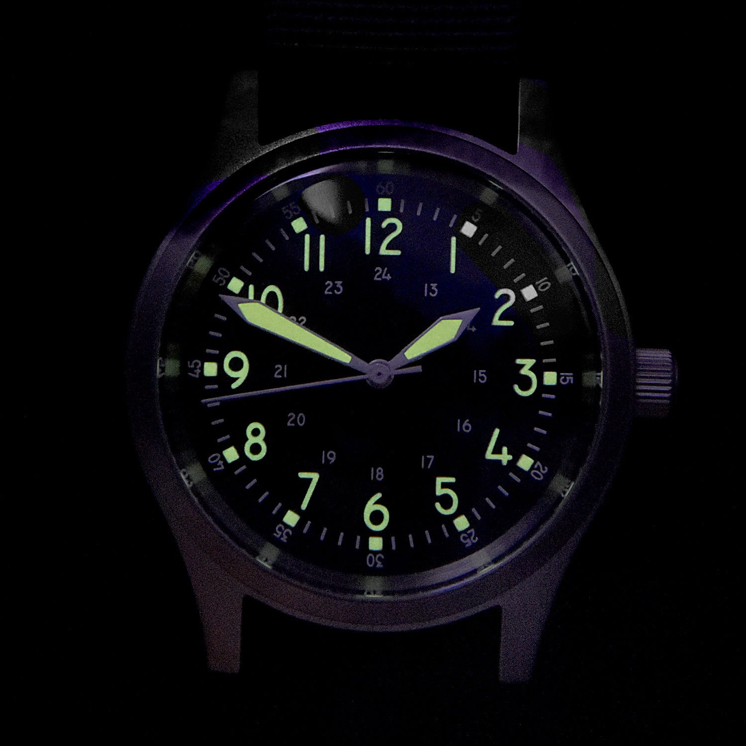 A-17 U.S 1950s Korean War Pattern Automatic 100m Water Resistant Military Watch with Shatter and Scratch Resistant Box Sapphire Crystal