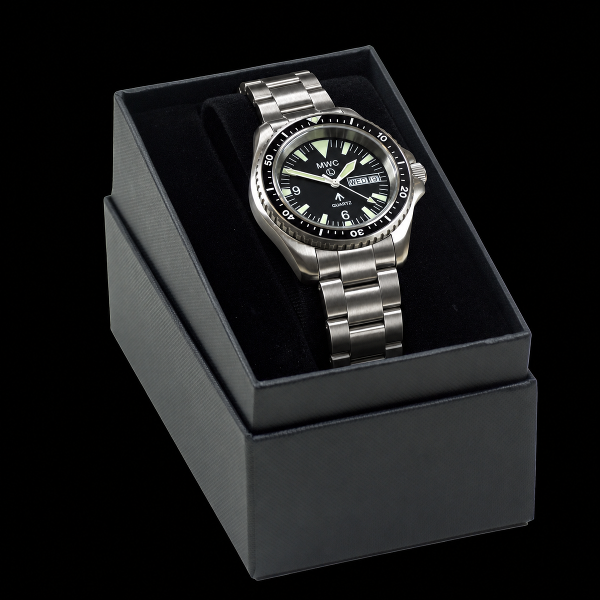 MWC 1999-2001 Pattern Quartz Day/Date Military Divers Watch with Stainless Steel Case and Sapphire Crystal on a Matching Bracelet
